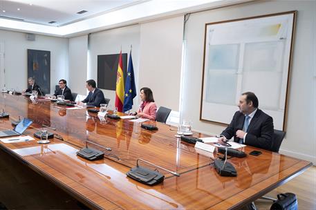 5/04/2020. Conferencia con los presidentes autonómicos. El presidente del Gobierno, Pedro Sánchez, acompañado de los ministros miembros del ...