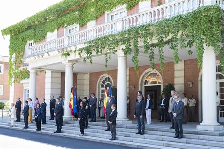 5/06/2020. Minuto de silencio por las víctimas del COVID-19. El presidente del Gobierno, Pedro Sánchez, junto a otros miembros del Ejecutivo...