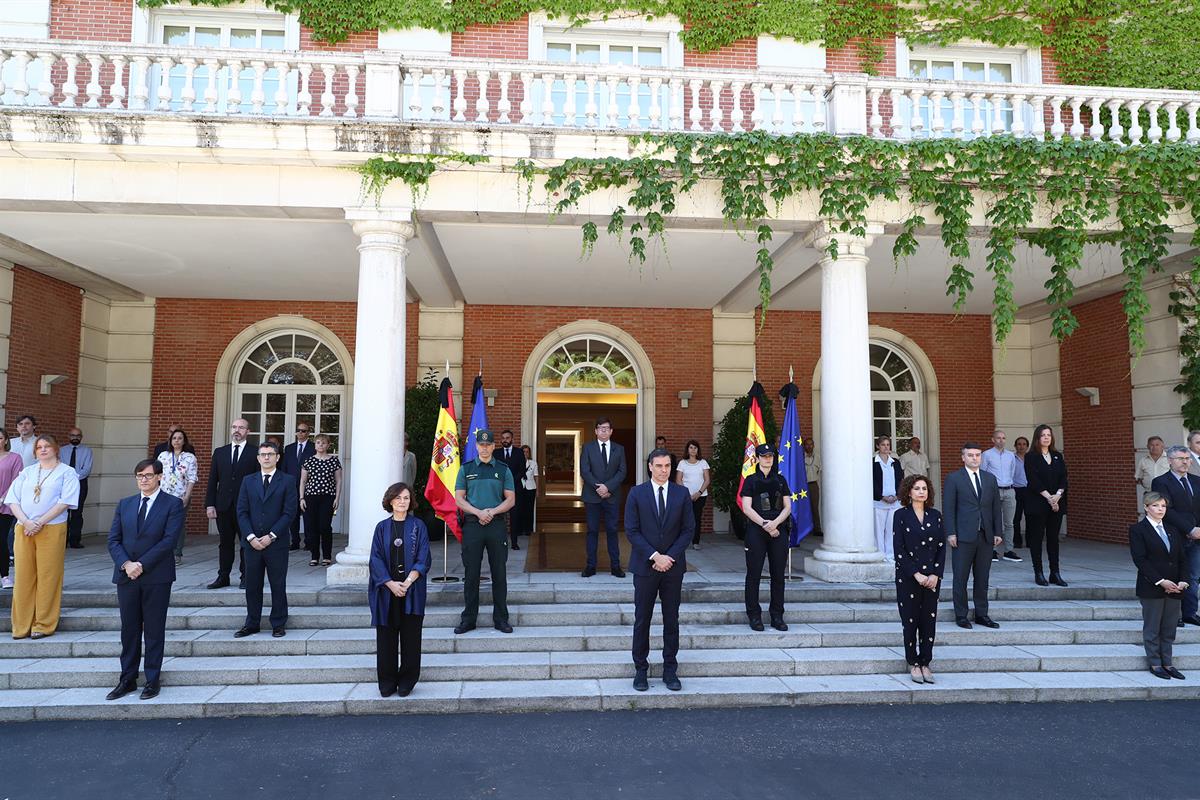 5/06/2020. Minuto de silencio por las víctimas del COVID-19. El presidente del Gobierno, Pedro Sánchez, junto a otros miembros del Ejecutivo...
