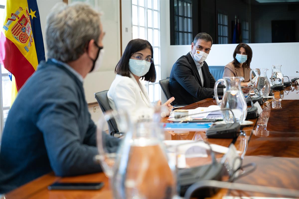 5/10/2020. Pedro Sánchez preside el Comité de Seguimiento del Coronavirus. El presidente del Gobierno, Pedro Sánchez; la vicepresidenta cuar...