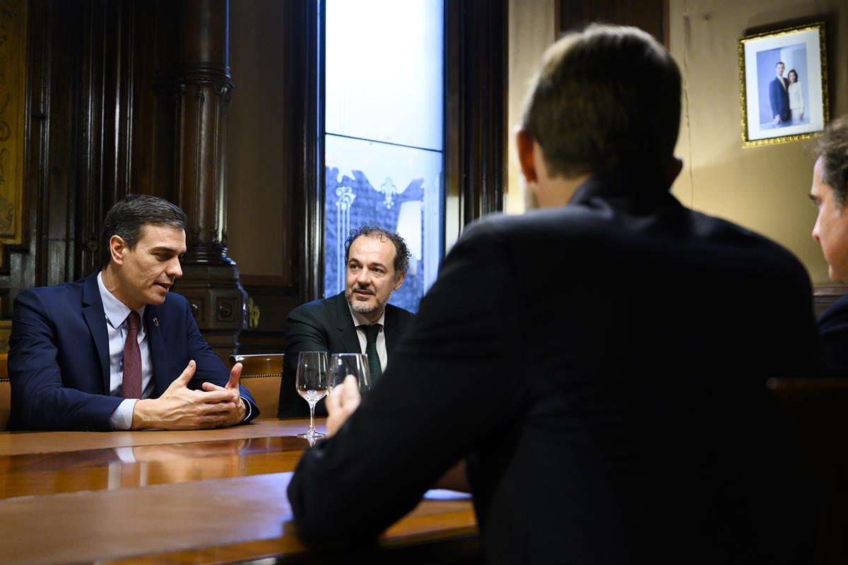 6/02/2020. El presidente se reúne con los representantes de Barcelona Global. El presidente del Gobierno, Pedro Sánchez, durante la reunión ...