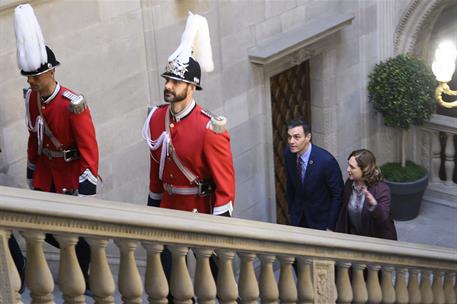 7/02/2020. Pedro Sánchez se reúne con la alcaldesa de Barcelona, Ada Colau. El presidente del Gobierno, Pedro Sánchez, a su llegada al Ayunt...