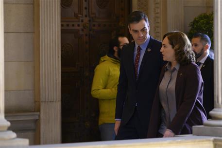 7/02/2020. Pedro Sánchez se reúne con la alcaldesa de Barcelona, Ada Colau. El presidente del Gobierno, Pedro Sánchez, acompañado de la alca...