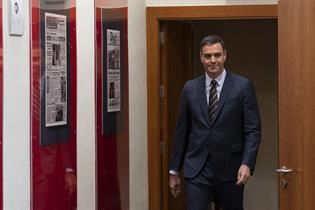 El presidente del Gobierno, Pedro Sánchez, al inicio de su comparecencia en La Moncloa