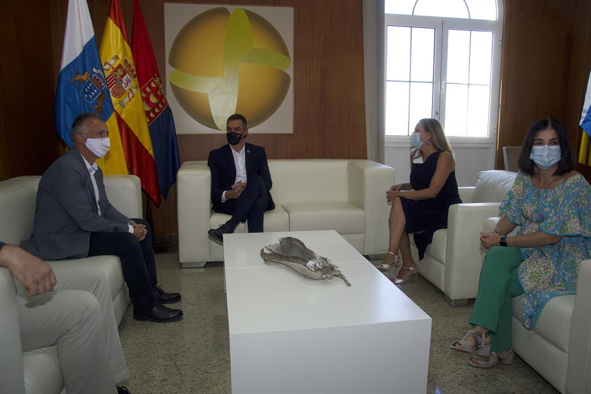 7/08/2020. Pedro Sánchez visita el Cabildo Insular de Lanzarote, en Canarias. El presidente del Gobierno, Pedro Sánchez, junto al presidente...
