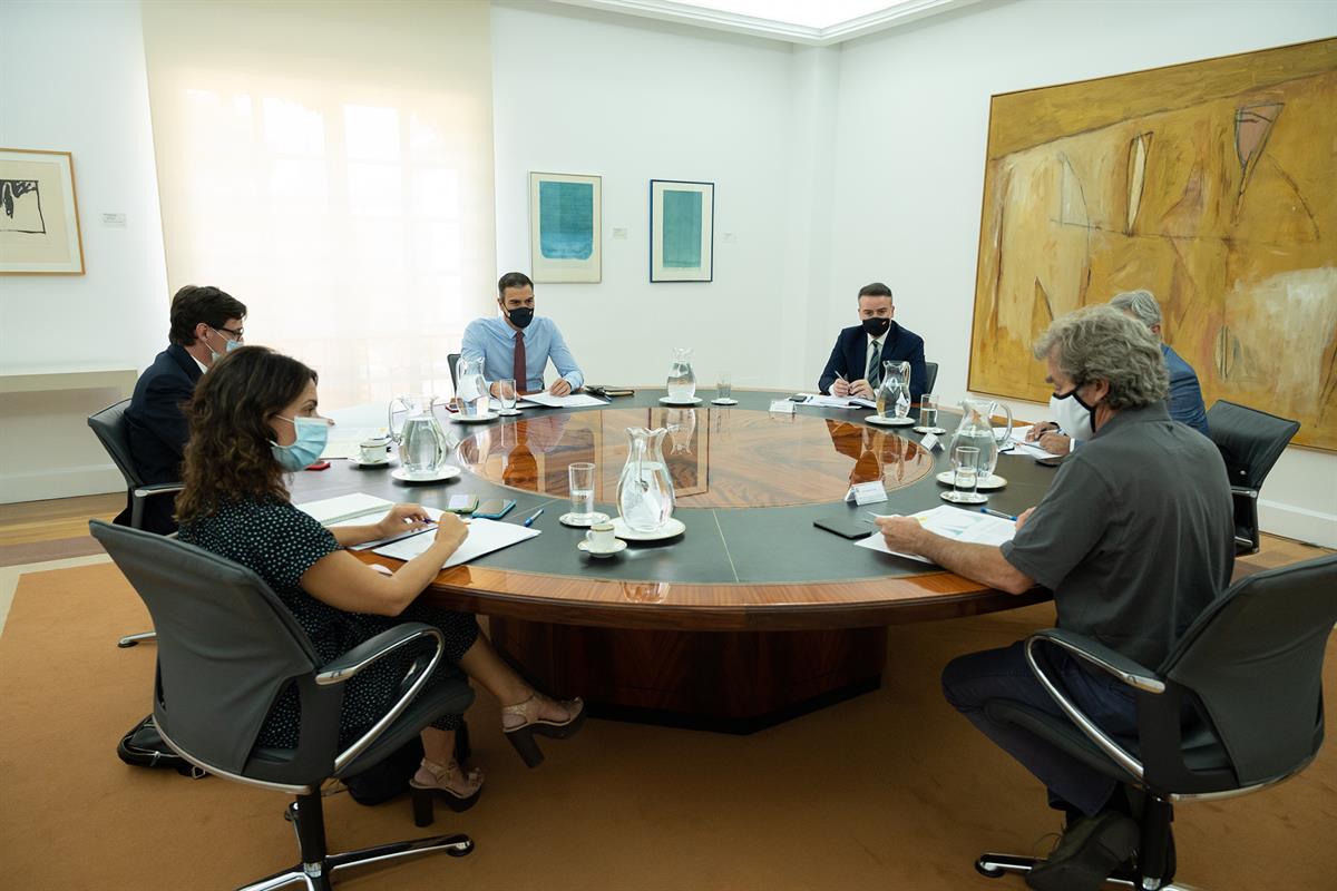 7/09/2020. Pedro Sánchez preside la reunión de la Comisión de Seguimiento del Coronavirus. El presidente del Gobierno, Pedro Sánchez, y el m...