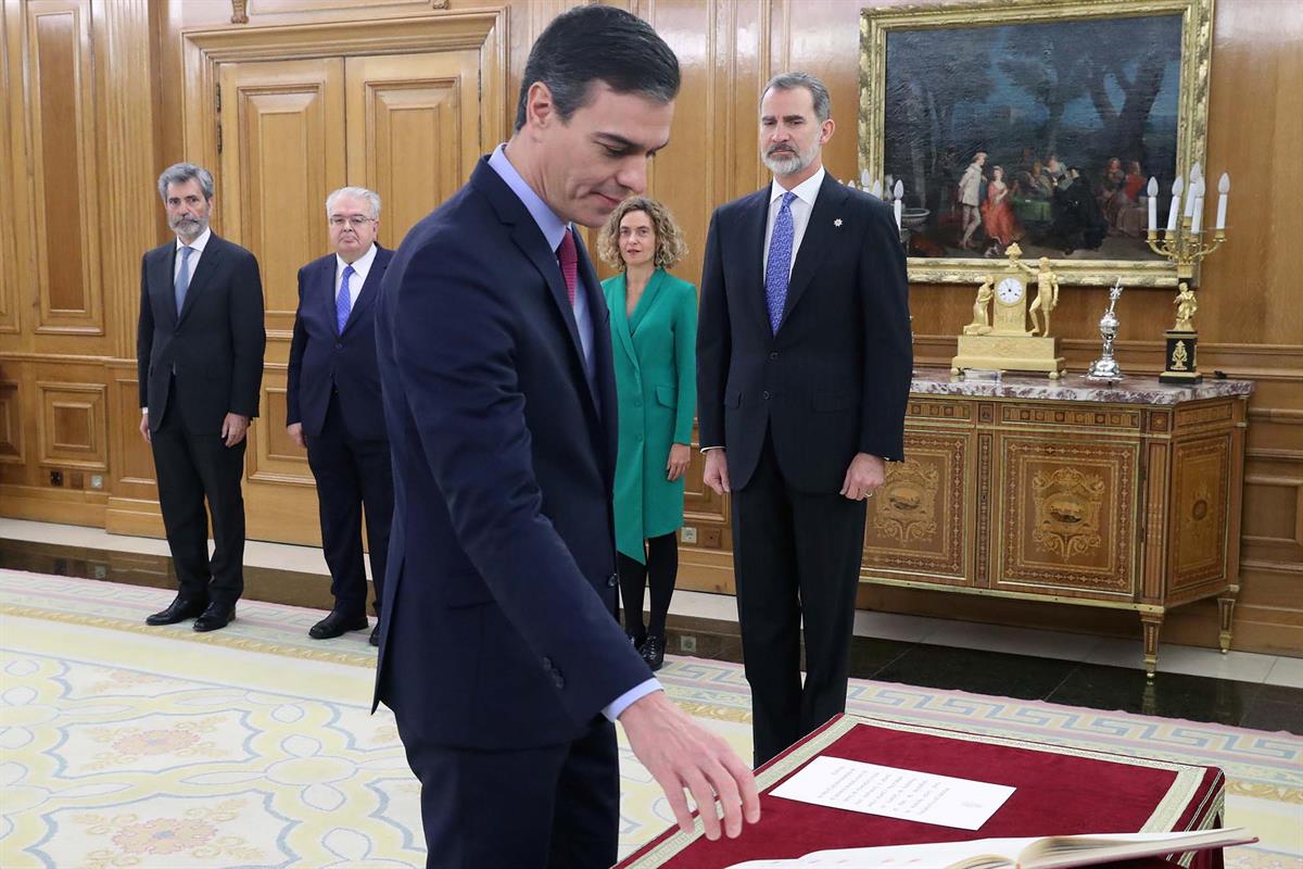 8/01/2020. Pedro Sánchez promete ante el rey su cargo como presidente del Gobierno. Pedro Sánchez promete su cargo como presidente del Gobie...