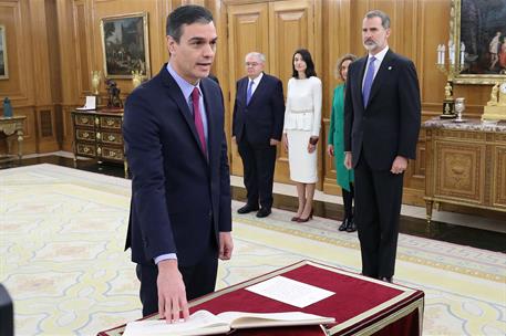 8/01/2020. Pedro Sánchez promete ante el rey su cargo como presidente del Gobierno. Pedro Sánchez promete su cargo como presidente del Gobie...