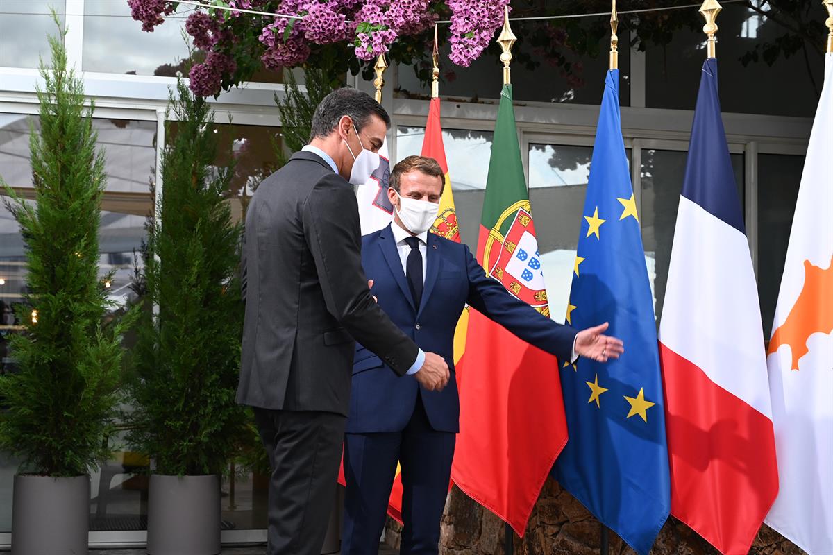 10/09/2020. Pedro Sánchez asiste a la VII Cumbre de Países del Sur de la UE. El presidente del Gobierno, Pedro Sánchez, es recibido por el p...