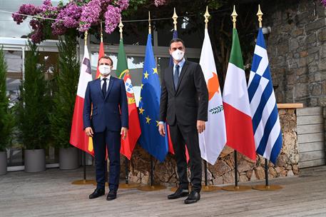 10/09/2020. Pedro Sánchez asiste a la VII Cumbre de Países del Sur de la UE. El presidente del Gobierno, Pedro Sánchez, y el presidente de l...