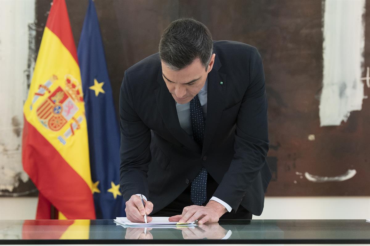 11/05/2020. Gobierno y agentes sociales firman el Acuerdo Social que prorroga los ERTE hasta el 30 de junio. El presidente del Gobierno, Ped...