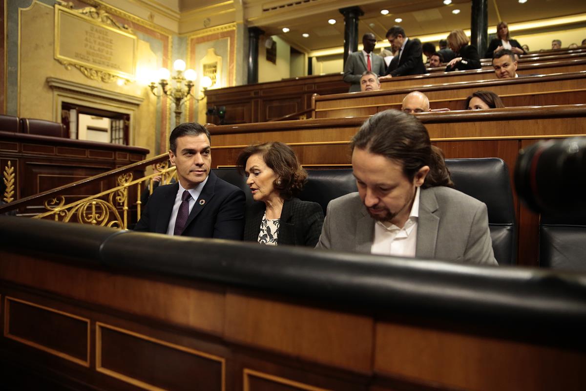 12/02/2020. Sesión parlamentaria de control al Gobierno. El presidente del Gobierno, Pedro Sánchez, junto a la vicepresidenta primera y mini...