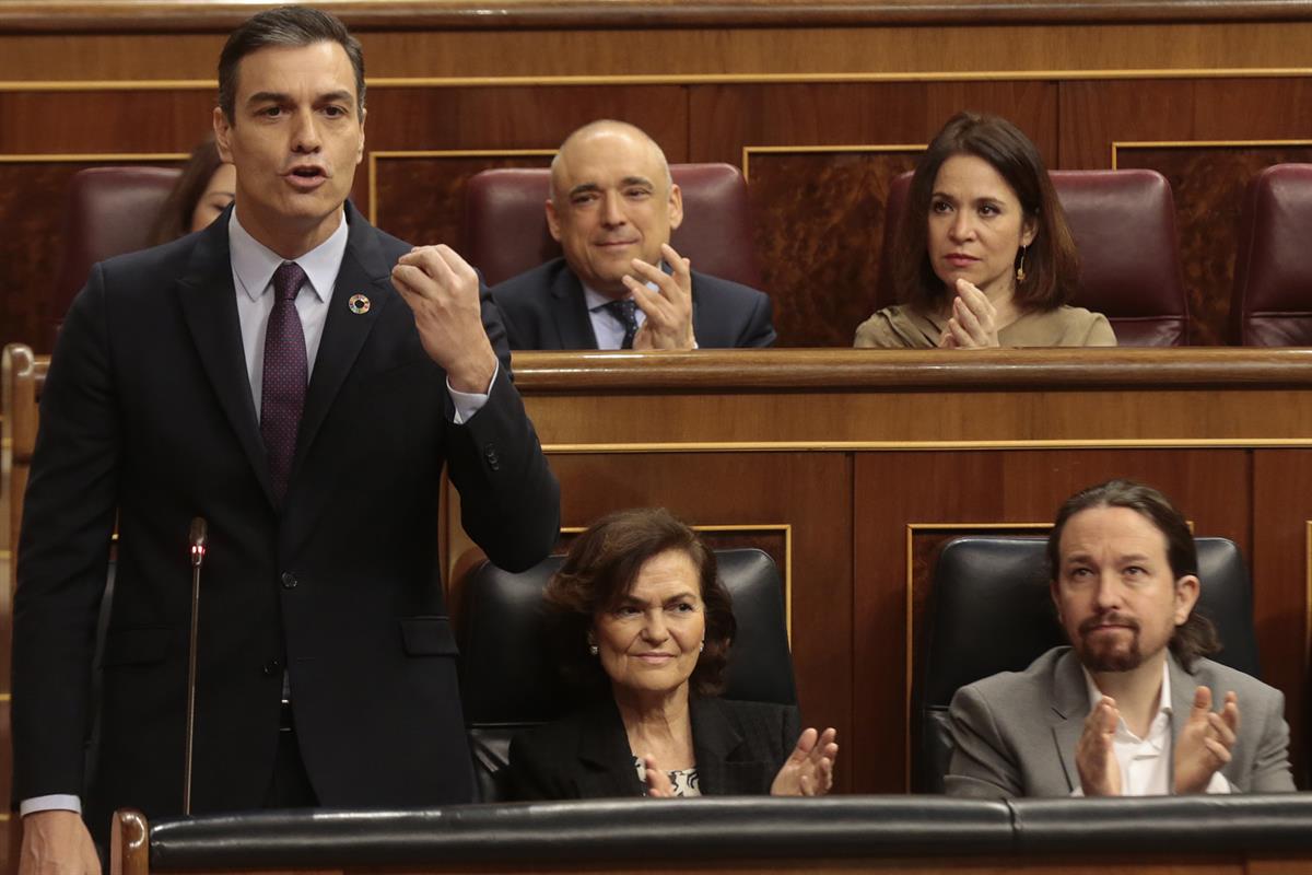 12/02/2020. Sesión parlamentaria de control al Gobierno. El presidente del Gobierno, Pedro Sánchez, junto a la vicepresidenta primera y mini...