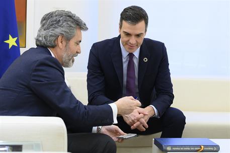 12/02/2020. Pedro Sánchez se reúne con Carlos Lesmes. El presidente del Gobierno, Pedro Sánchez, junto al presidente del Tribunal Supremo y ...