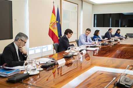 12/04/2020. Conferencia de prensa telemática con los presidentes autonómicos. El presidente del Gobierno, Pedro Sánchez, junto de los minist...