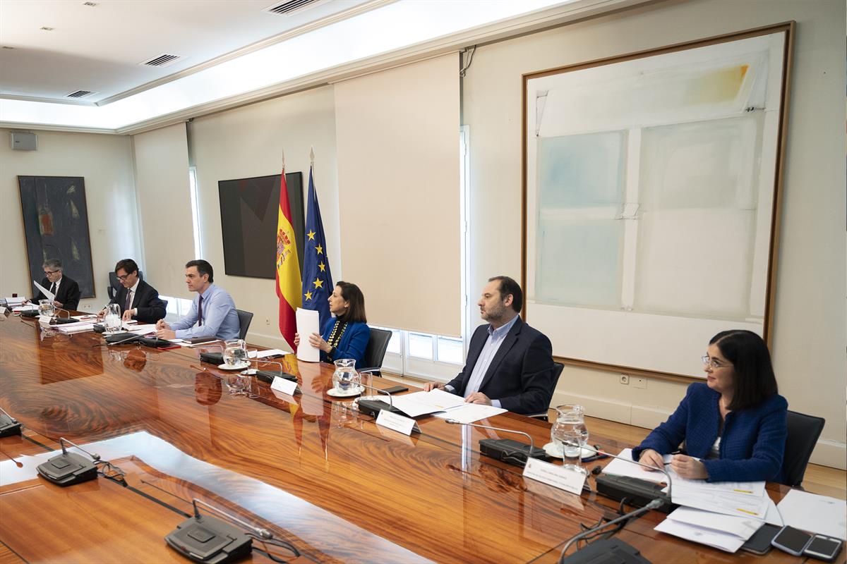 12/04/2020. Conferencia de prensa telemática con los presidentes autonómicos. El presidente del Gobierno, Pedro Sánchez, junto de los minist...