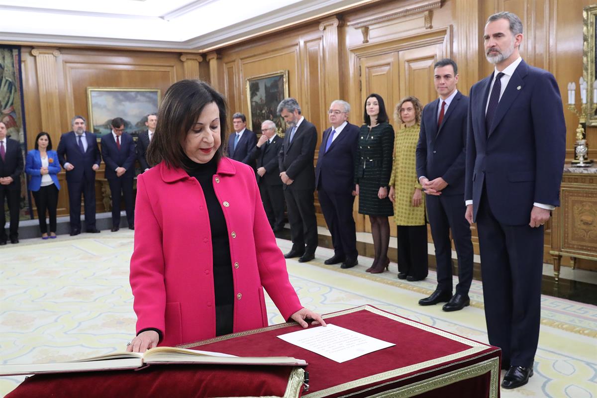 13/01/2020. Toma de posesión del Gobierno presidido por Pedro Sánchez. La ministra de Defensa, Margarita Robles Fernández, promete su cargo.