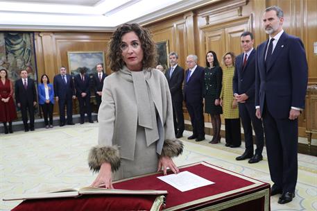 13/01/2020. Toma de posesión del Gobierno presidido por Pedro Sánchez. La ministra de Hacienda, María Jesús Montero Cuadrado, promete su cargo.