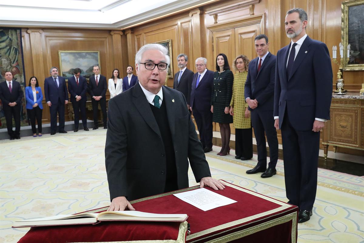 13/01/2020. Toma de posesión del Gobierno presidido por Pedro Sánchez. El ministro de Universidades, Manuel Castells Oliván, promete su cargo.