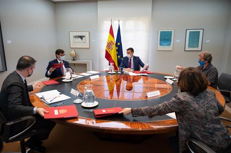 13/07/2020. Pedro Sánchez preside el Comité de seguimiento del coronavirus. El presidente del Gobierno, Pedro Sánchez, junto a los miembros ...