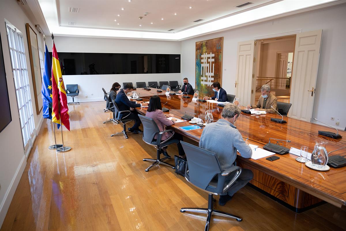 13/10/2020. Pedro Sánchez preside la reunión del Comité de Seguimiento del Coronavirus. El presidente del Gobierno, Pedro Sánchez, preside l...