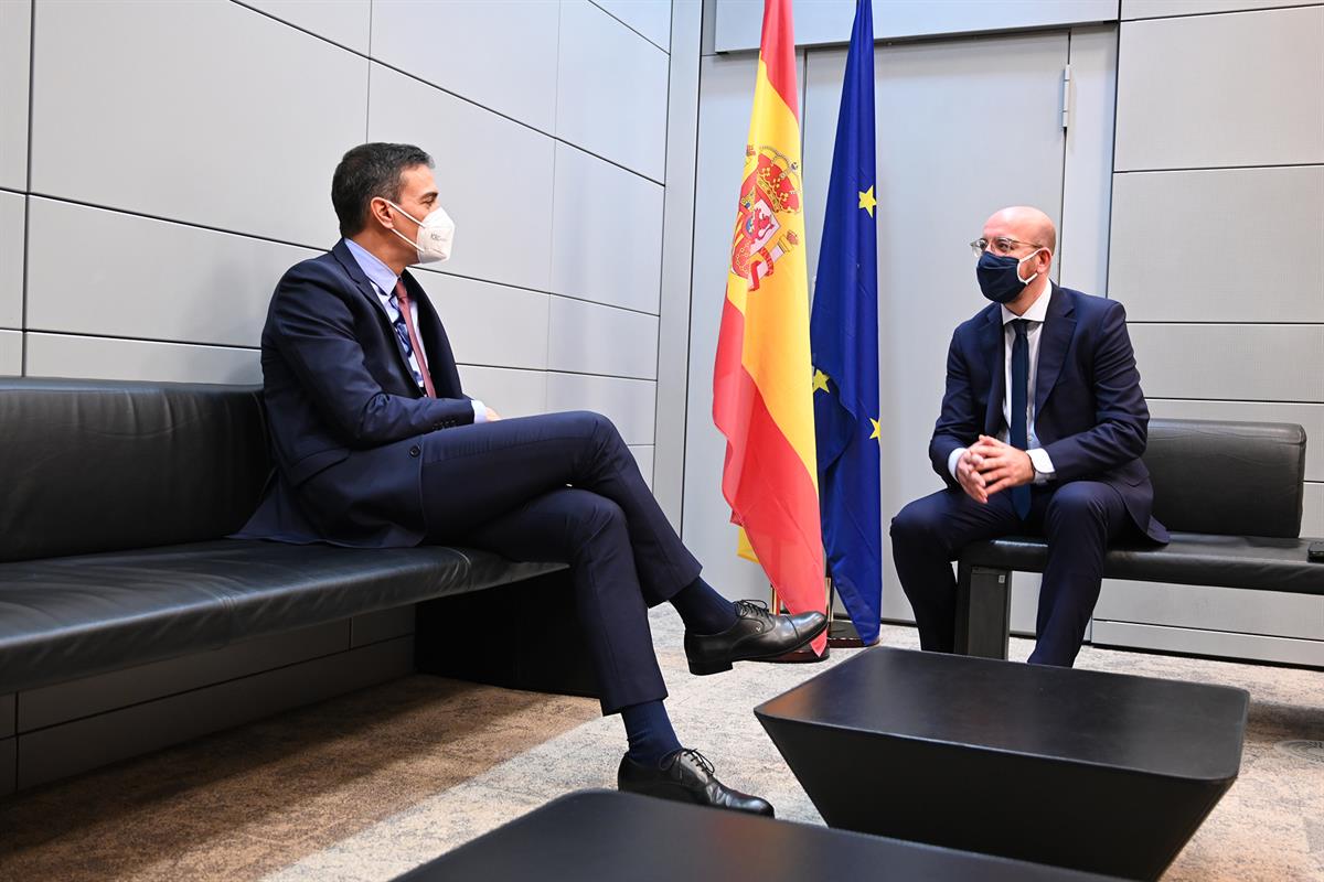 14/12/2020. Pedro Sánchez y el presidente del Consejo Europeo, Charles Michel. El presidente del Gobierno, Pedro Sánchez, durante el encuent...