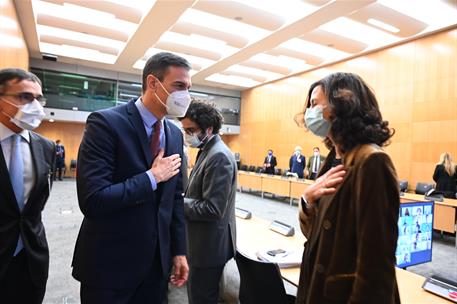 14/12/2020. Reunión de Pedro Sánchez y los funcionarios españoles de la OCDE. El presidente del Gobierno, Pedro Sánchez, durante su reunión ...