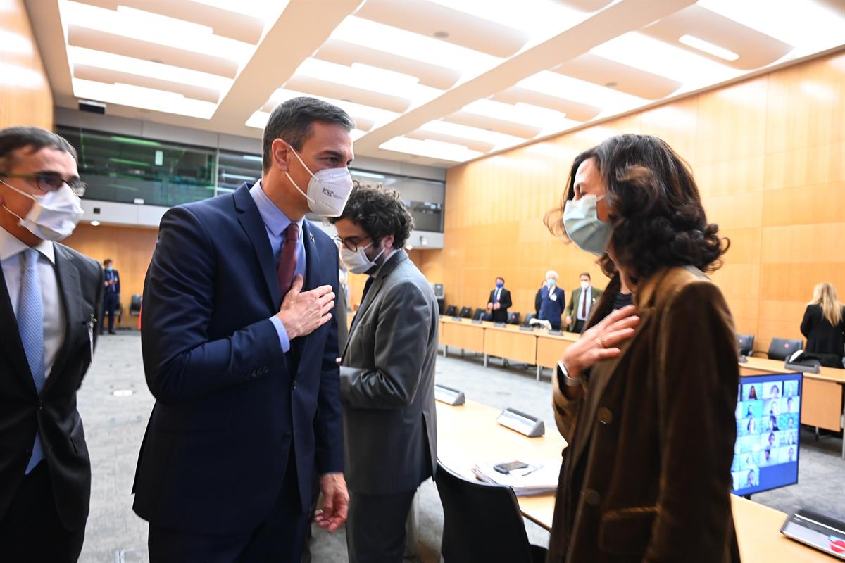 14/12/2020. Reunión de Pedro Sánchez y los funcionarios españoles de la OCDE. El presidente del Gobierno, Pedro Sánchez, durante su reunión ...