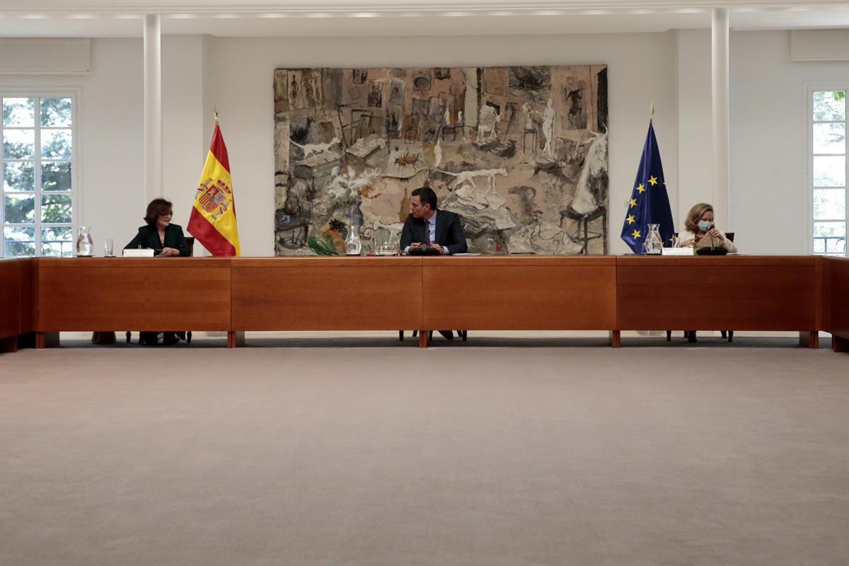 15/06/2020. Sánchez preside la reunión del Comité Técnico para la Desescalada. El presidente del Gobierno, Pedro Sánchez, conversa con la vi...