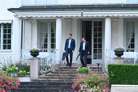 15/07/2020. El presidente del Gobierno, Pedro Sánchez, se reúne con el primer ministro de Suecia, Stefan Löfven. Paseo del presidente del Go...