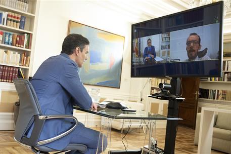 16/04/2020. Pedro Sánchez se reúne con los portavoces de los grupos parlamentarios. El presidente del Gobierno, Pedro Sánchez, durante su re...
