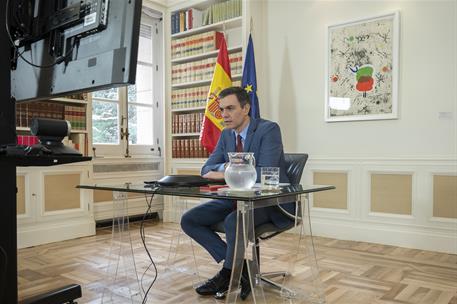 16/04/2020. Pedro Sánchez se reúne con los portavoces de los grupos parlamentarios. El presidente del Gobierno, Pedro Sánchez, durante la ro...