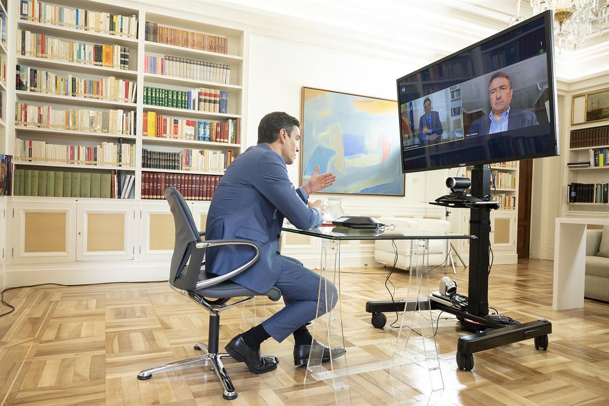 16/04/2020. Pedro Sánchez se reúne con los portavoces de los grupos parlamentarios. El presidente del Gobierno, Pedro Sánchez, durante su re...