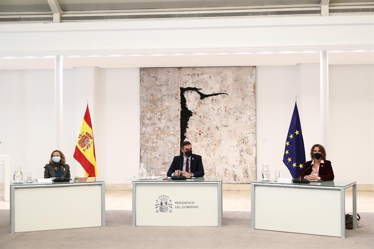 16/11/2020. Sánchez preside la Mesa de Diálogo Social para la Recuperación, la Transformación y la Resiliencia. El jefe del Ejecutivo, Pedro...