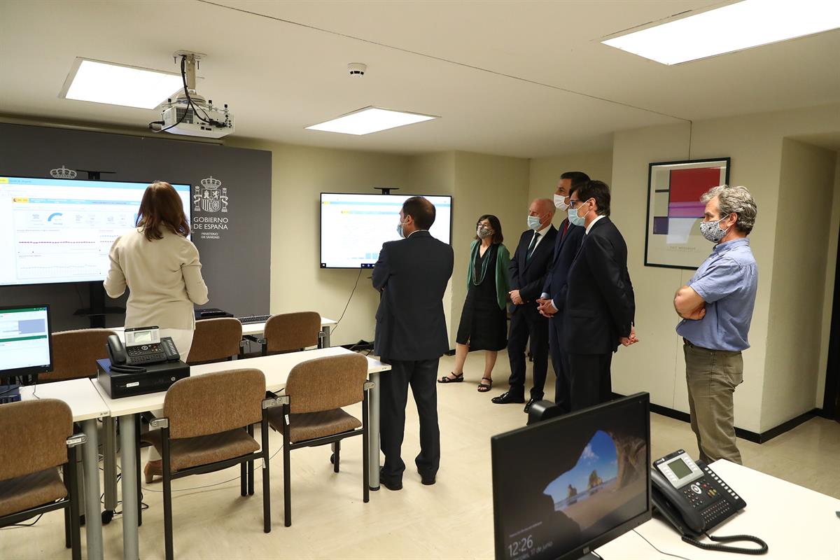 17/06/2020. Sánchez visita el Centro de Coordinación de Alartas y Emergencias Sanitarias. El presidente del Gobierno, Pedro Sánchez, durante...