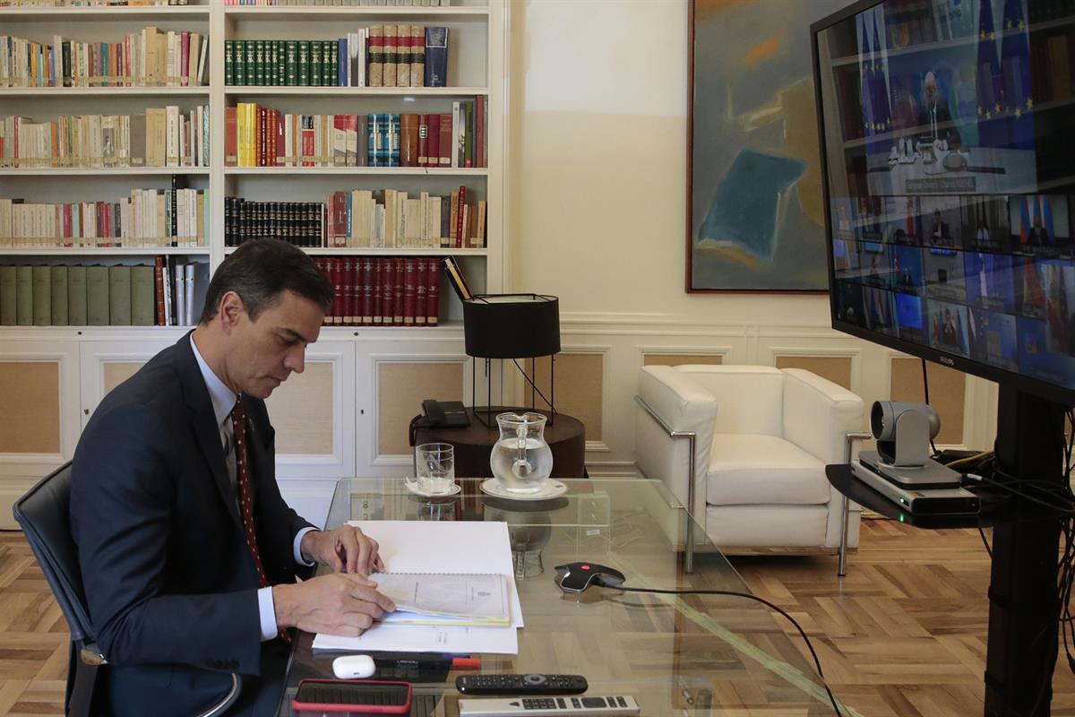 18/06/2020. Sánchez asiste por videoconferencia a una reunión del Partenariado Oriental de la Unión Europea. El presidente del Gobierno, Ped...