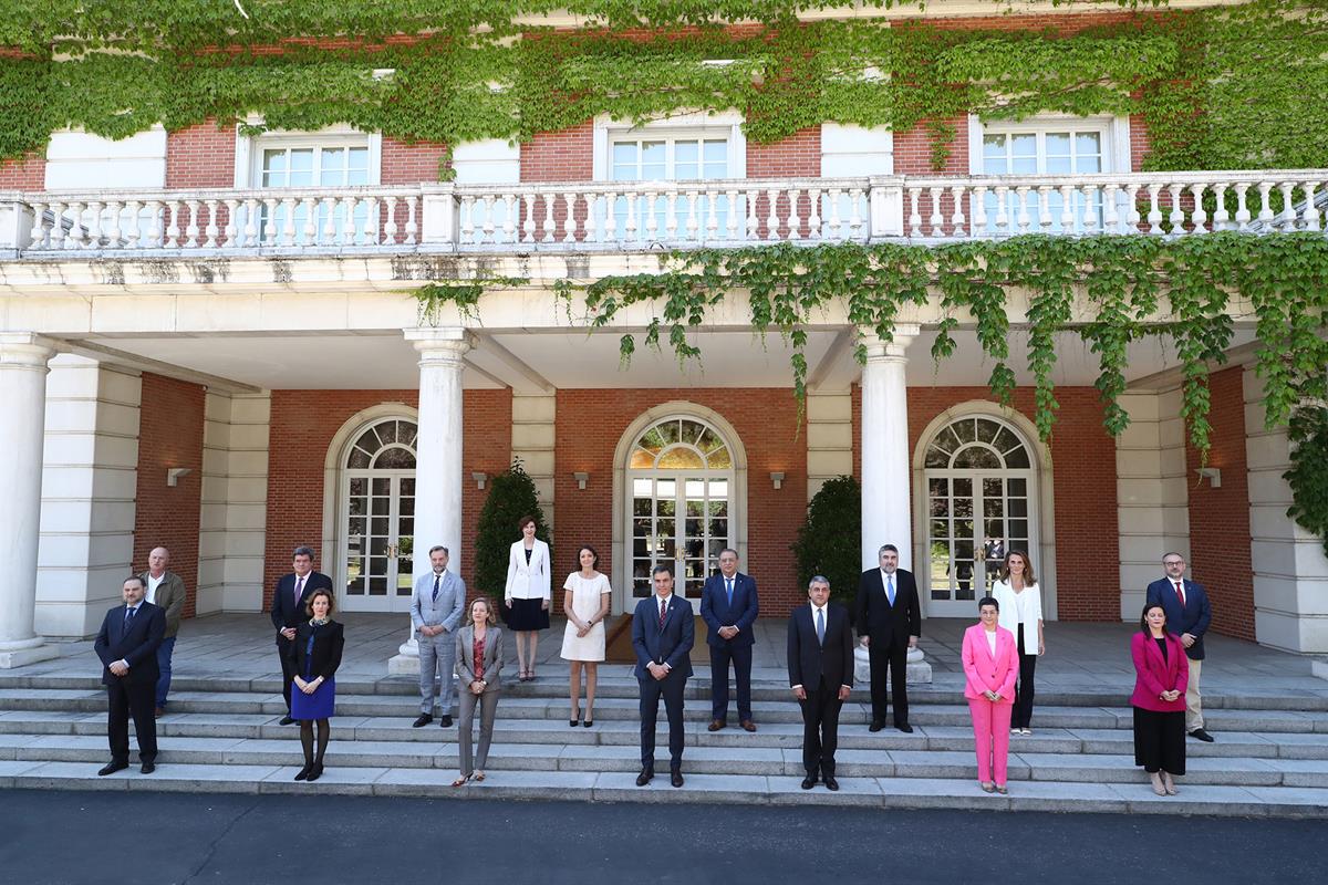 18/06/2020. Sánchez presenta el Plan de Impulso al Sector Turístico. Foto de familia del presidente del Gobierno, Pedro Sánchez, junto a los...
