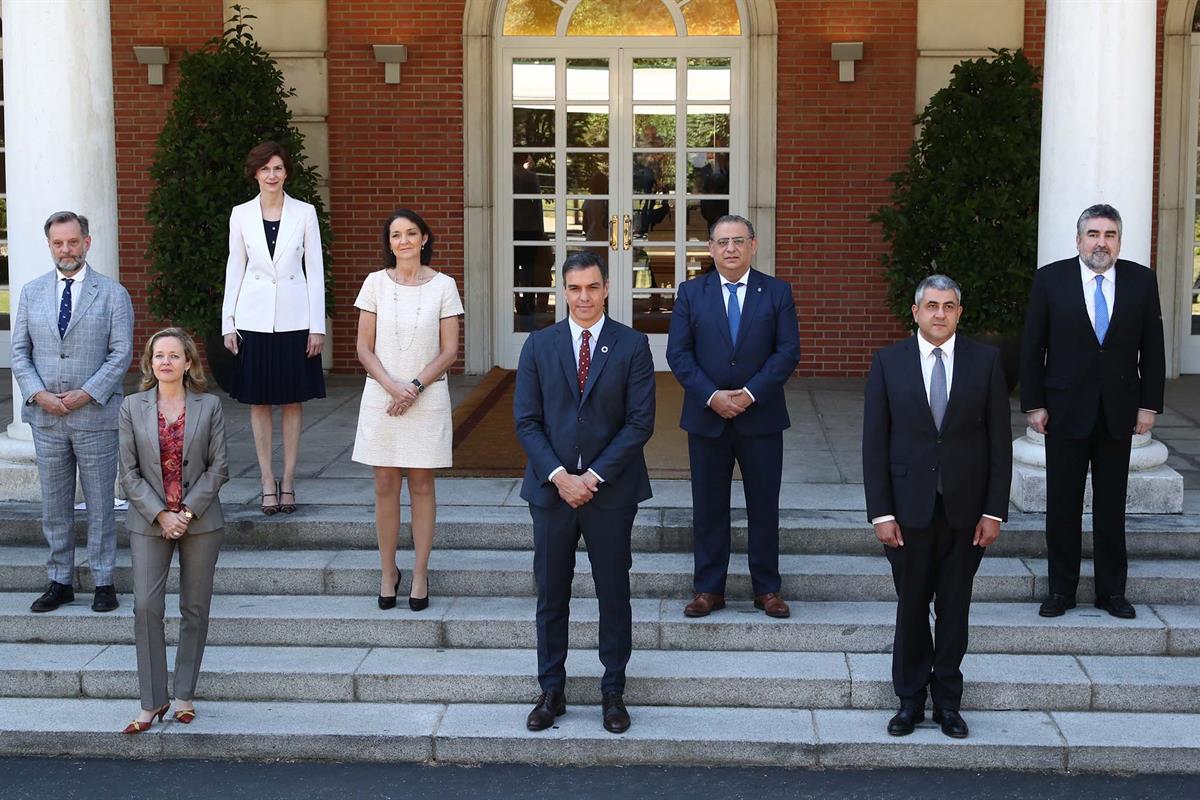 18/06/2020. Sánchez presenta el Plan de Impulso al Sector Turístico. Foto de familia del presidente del Gobierno, Pedro Sánchez, junto a los...