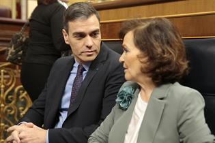 El presidente del Gobierno y la vicepresidena primera, durante la sesión de control en el Congreso