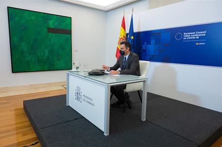 19/11/2020. Pedro Sánchez participa por videoconferencia en la reunión del Consejo Europeo. El presidente del Gobierno, Pedro Sánchez, duran...