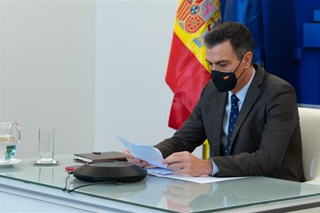 19/11/2020. Pedro Sánchez participa por videoconferencia en la reunión del Consejo Europeo. El presidente del Gobierno, Pedro Sánchez, duran...