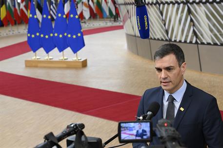 20/02/2020. Pedro Sánchez asiste al Consejo Europeo. El presidente del Gobierno, Pedro Sánchez, atiende a los medios de comunicación antes d...