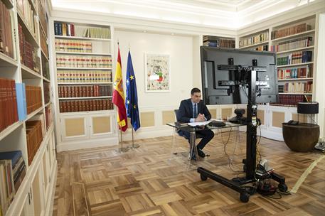 20/04/2020. Videoconferencia del presidente del Gobierno con el presidente del Partido Popular. El presidente del Gobierno, Pedro Sánchez, d...