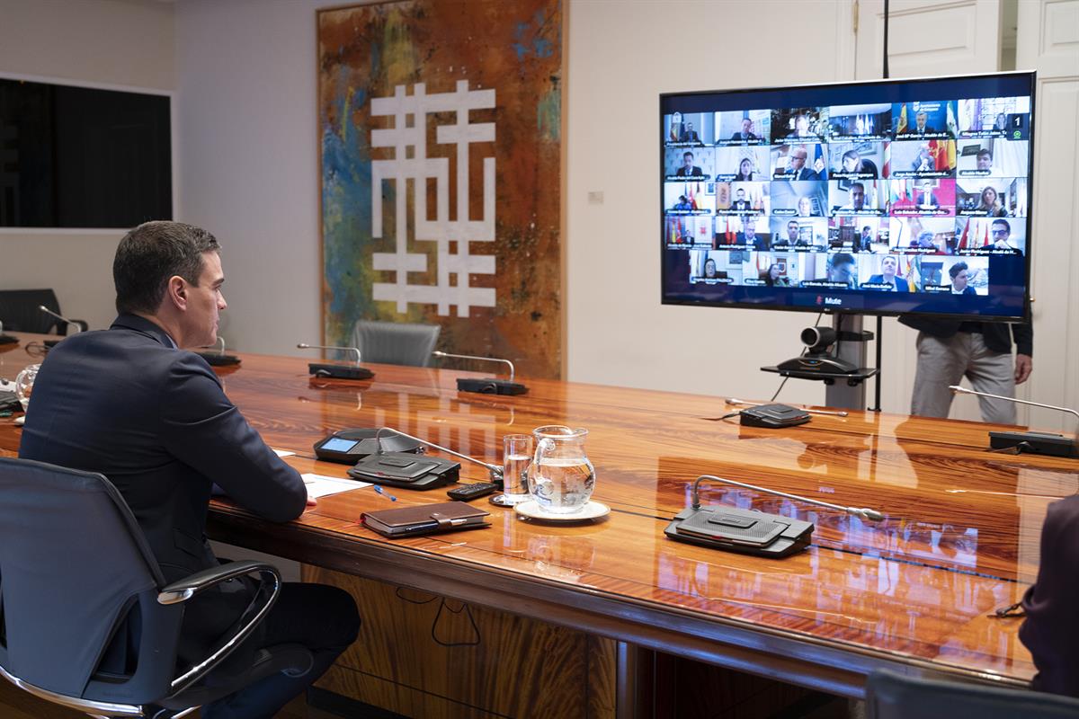 20/04/2020. Reunión telemática de Pedro Sánchez con la FEMP. El presidente del Gobierno, Pedro Sánchez, durante la videoconferencia mantenid...