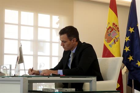 21/11/2020. Pedro Sánchez participa en la Cumbre del G-20. El presidente del Gobierno, Pedro Sánchez, participa por videoconferencia en la C...