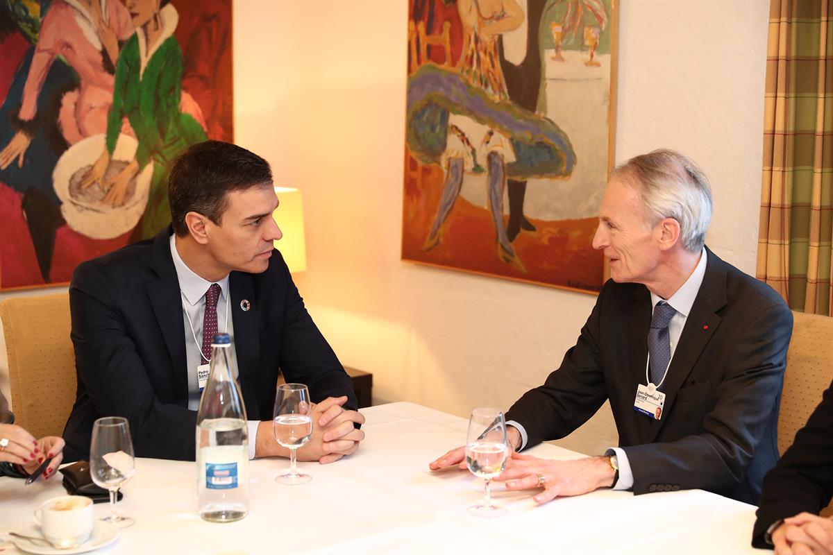 22/01/2020. Reunión con Jean-Dominique Senard. El presidente del Gobierno, Pedro Sánchez, y el presidente de la alianza global Renault Nissa...