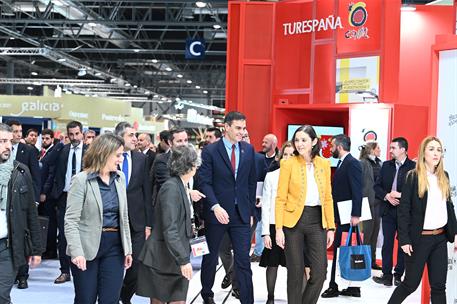 24/01/2020. Pedro Sánchez visita la Feria Internacional de Turismo (FITUR). El presidente del Gobierno, Pedro Sánchez, acompañado de la vice...