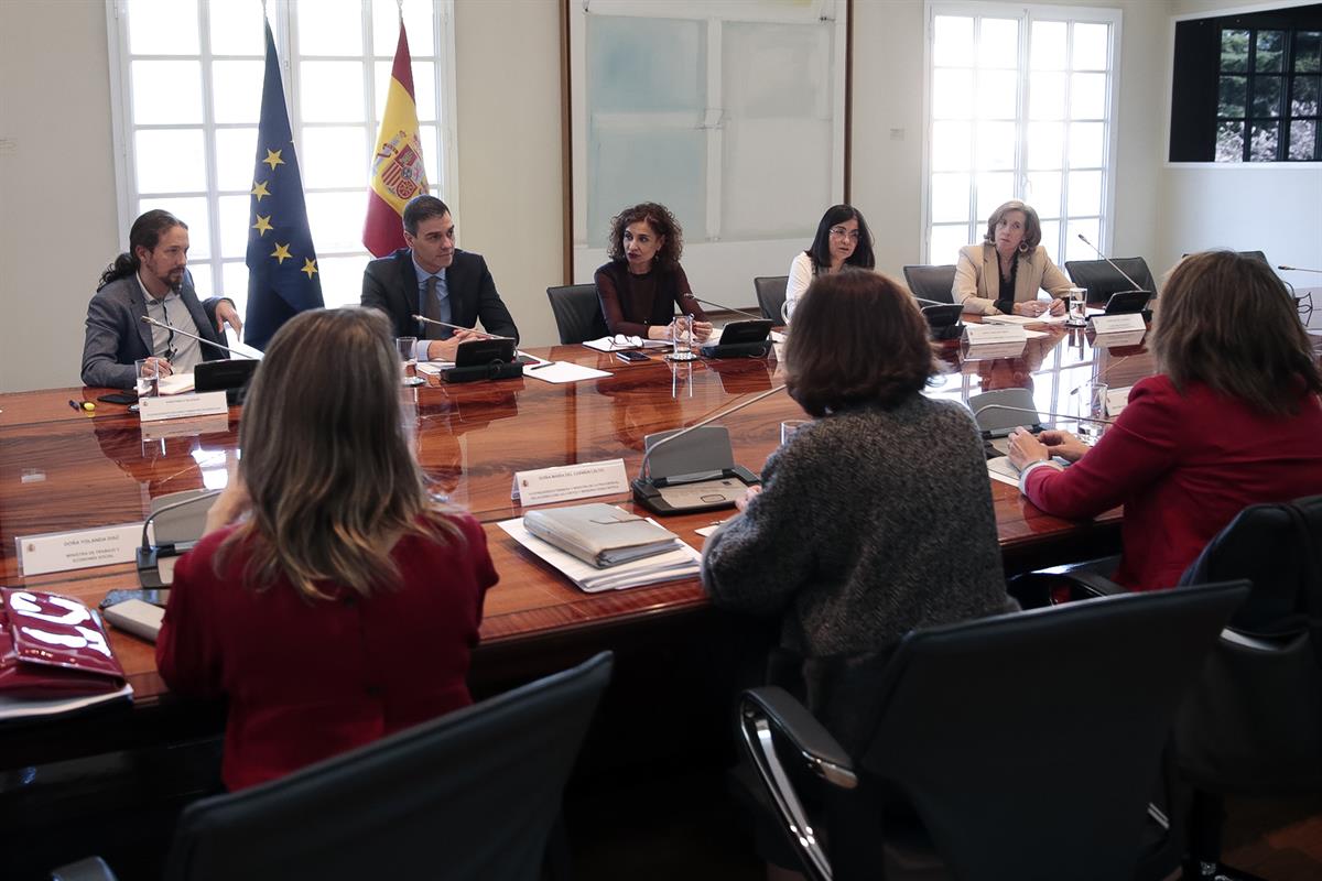 24/02/2020. Pedro Sánchez preside la reunión de la Comisión Interministerial de Agricultura. El presidente del Gobierno, Pedro Sánchez; el v...