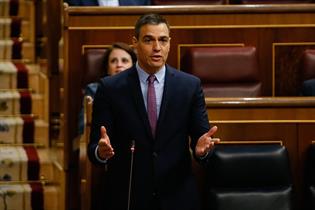 El presidente del Gobierno, Pedro Sánchez, interviene durante la sesión de control al Ejecutivo