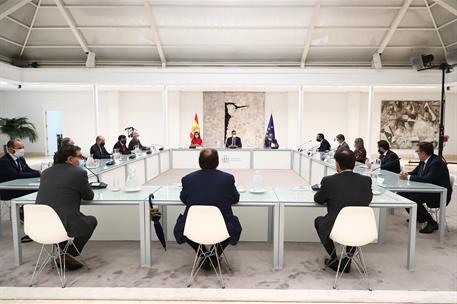 24/09/2020. Sánchez se reúne con la Junta directiva de la Confederación Empresarial Española de la Economía Social (CEPES). El presidente de...